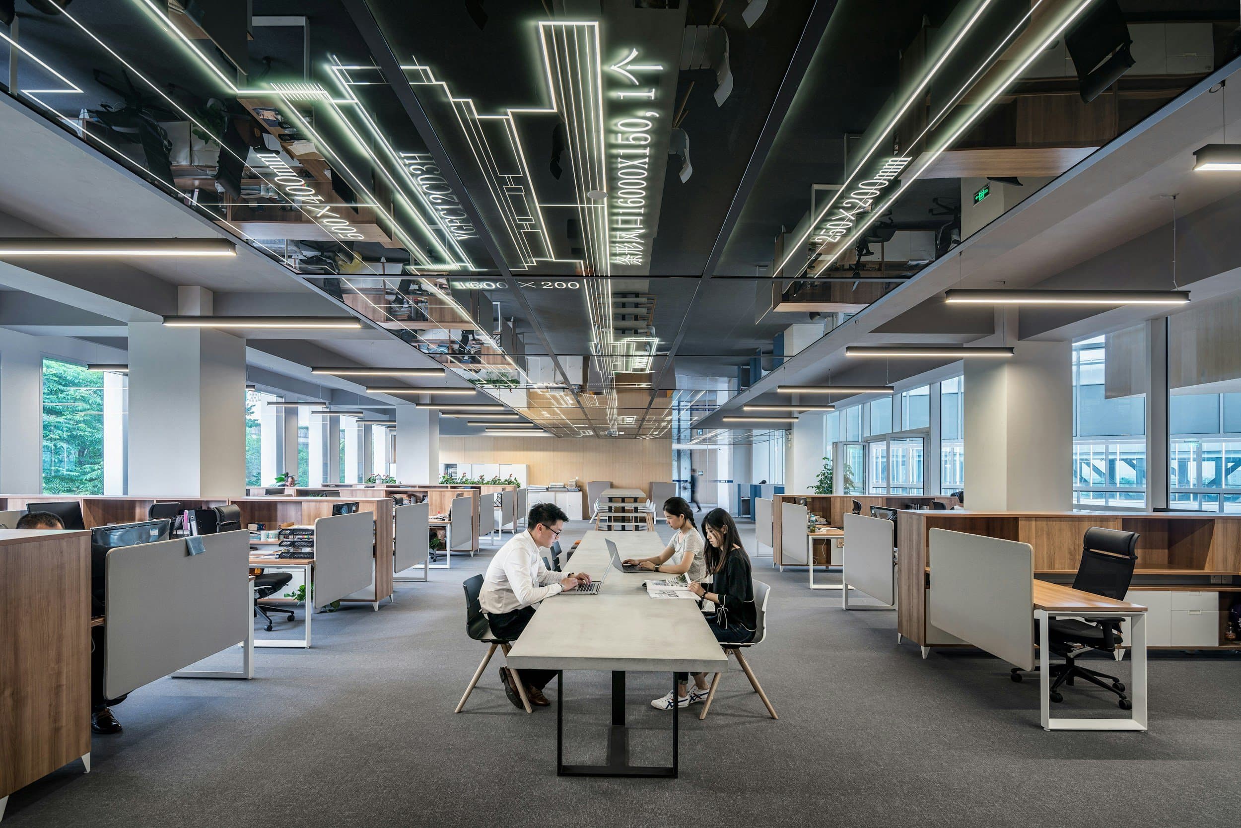 A Clean Desk, A Clear Mind: Leadership's Role in Workplace Environment