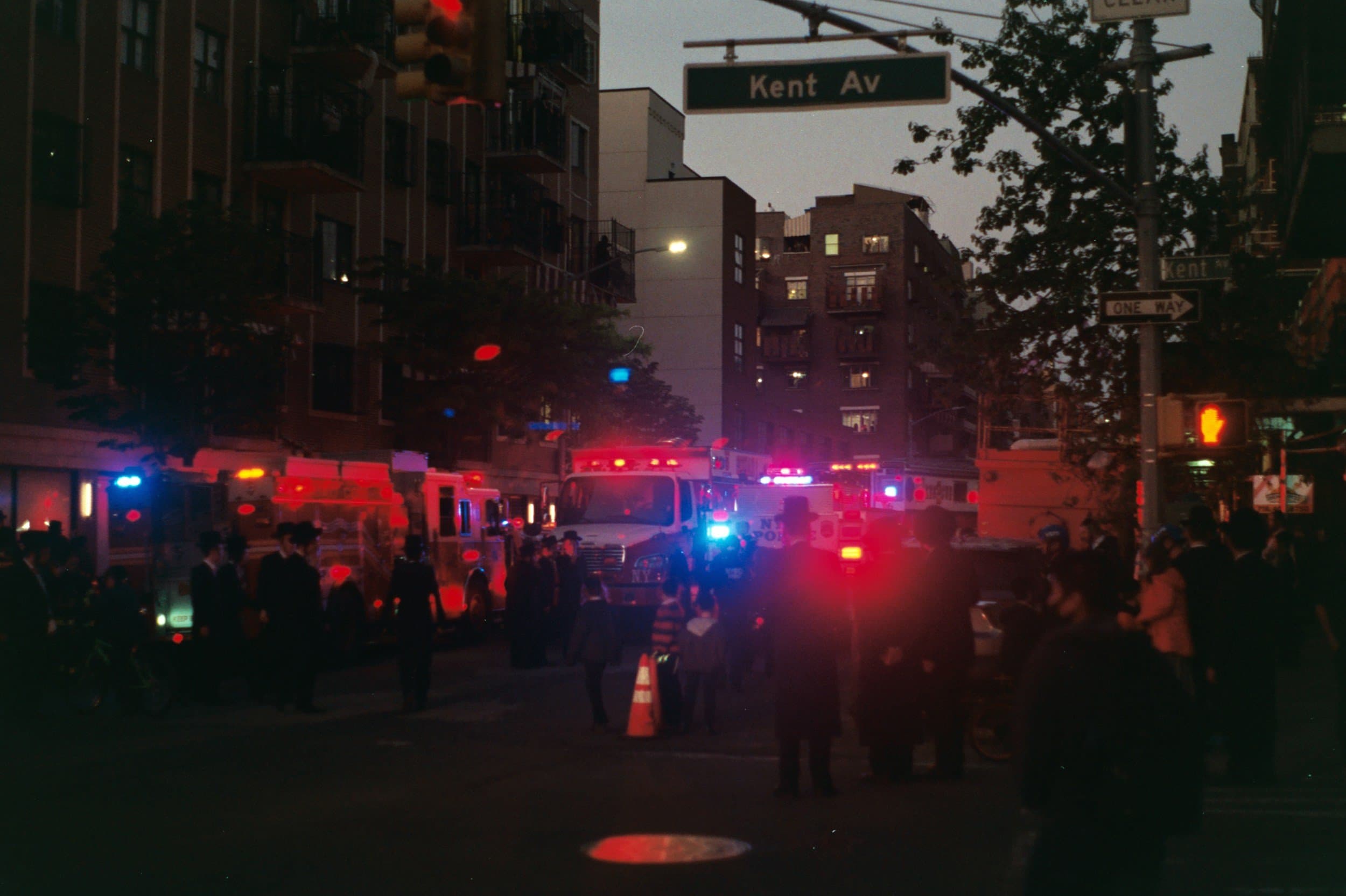 Beyond Protocols: The Hidden Leadership Dynamics in Emergency Response