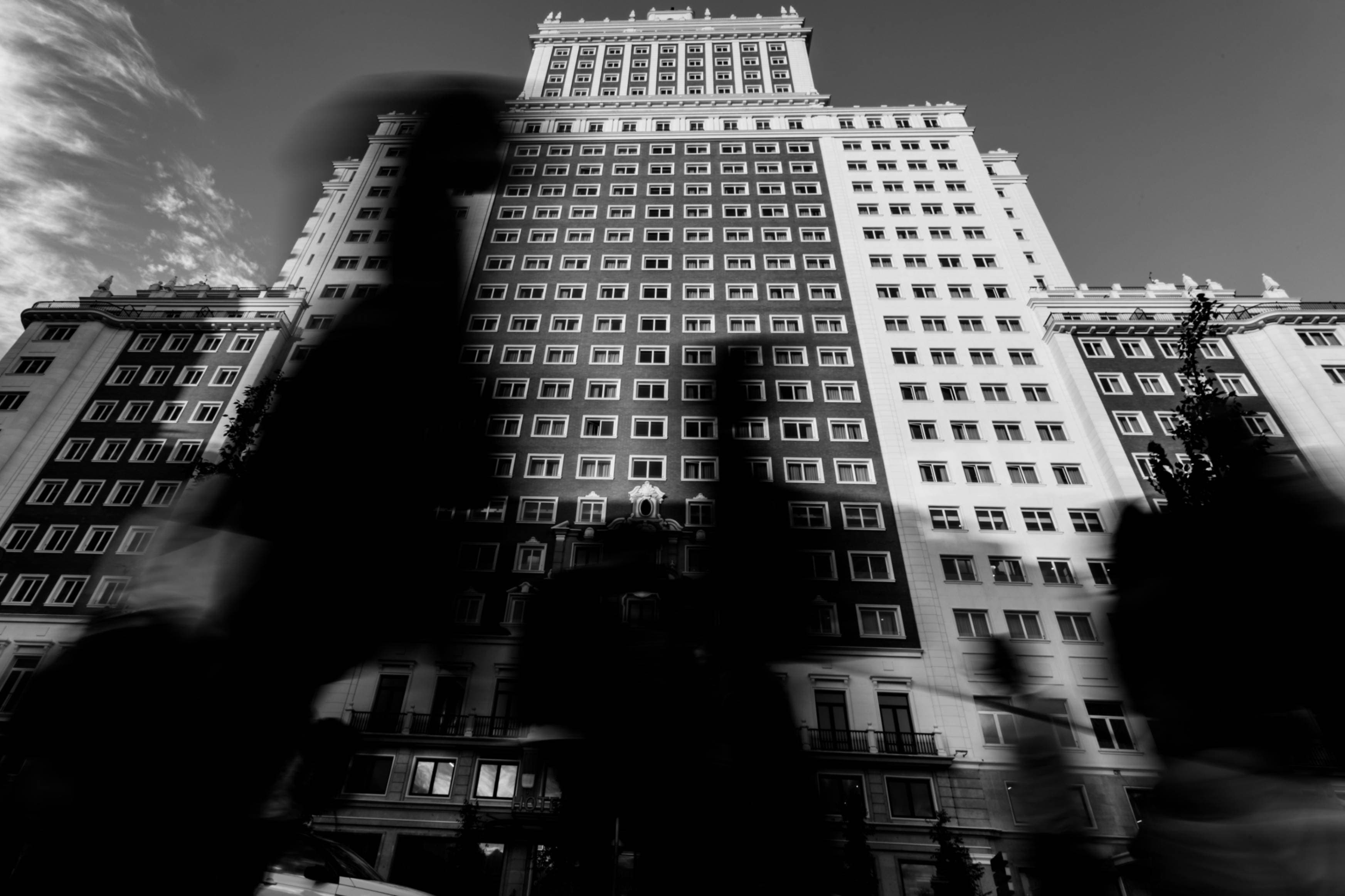 Cover image for From Sartre to Skyscrapers: Philosophy in the Heart of the City