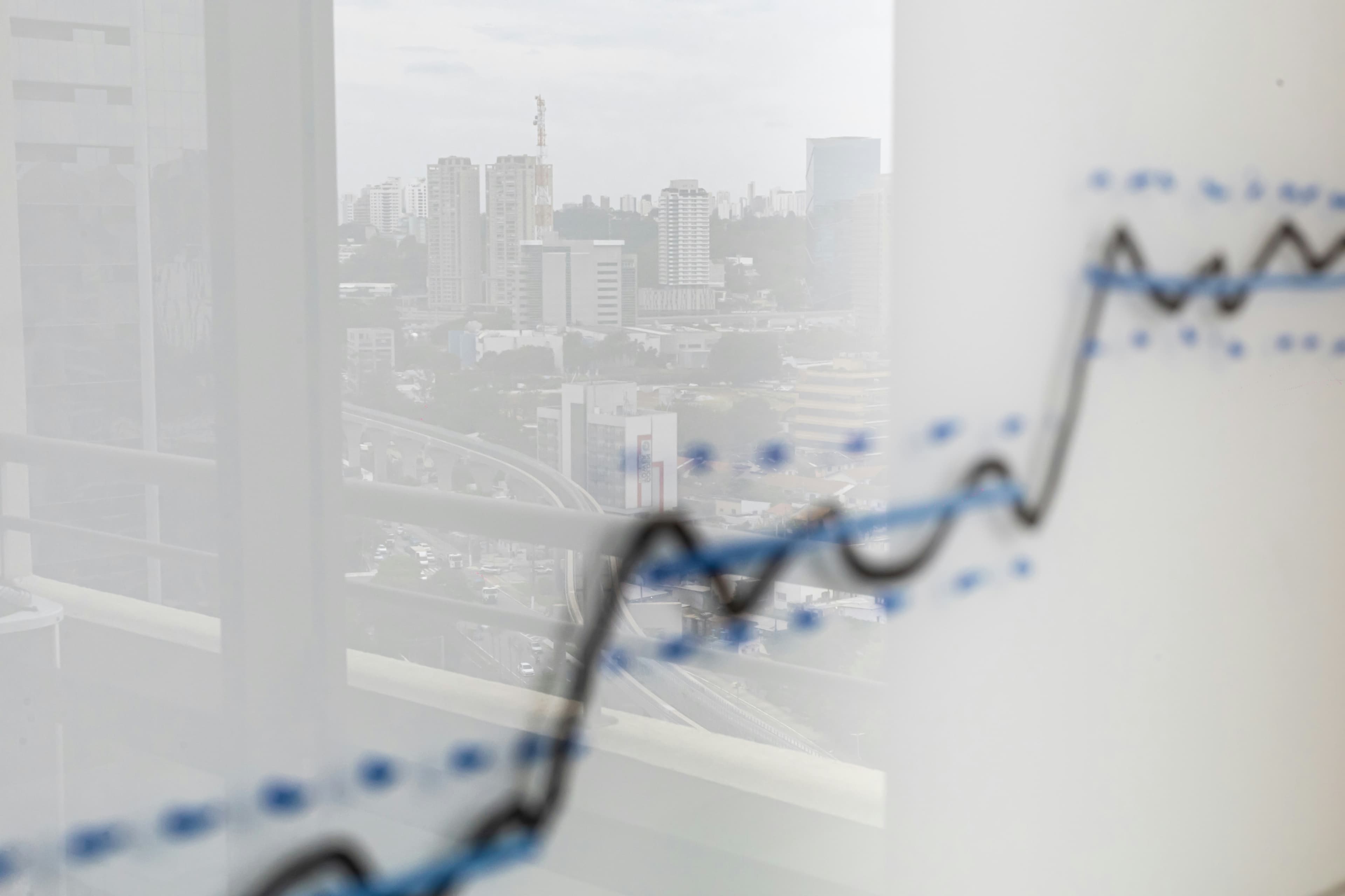 Cover image for Diversify or Decline: The Powerful Case for Broadening Local Economies