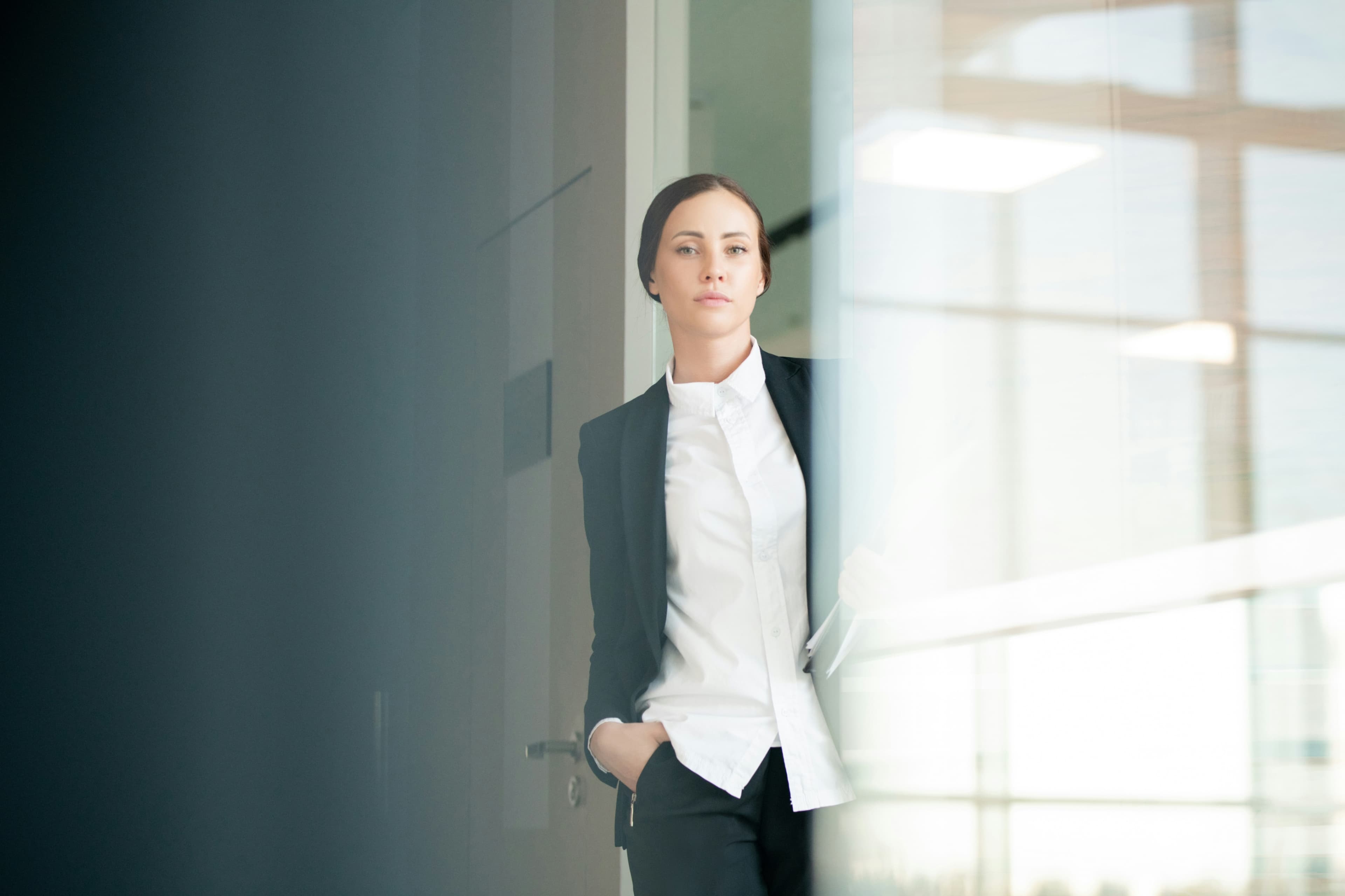 Cover image for Leading When You Are No Longer Popular