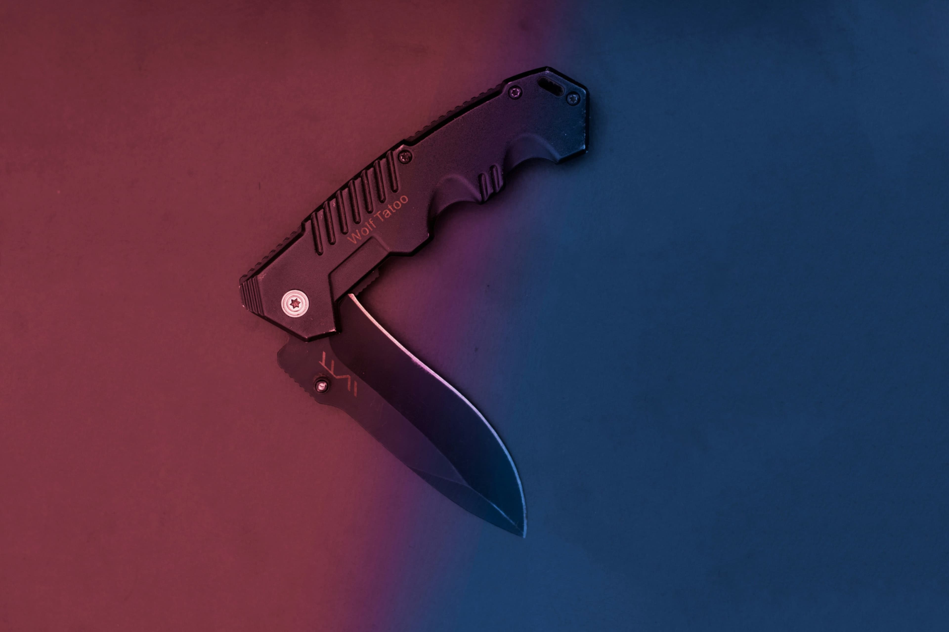 Cover image for Don't Move, Drop the Knife: Training Officers to Give Simple, Effective Commands