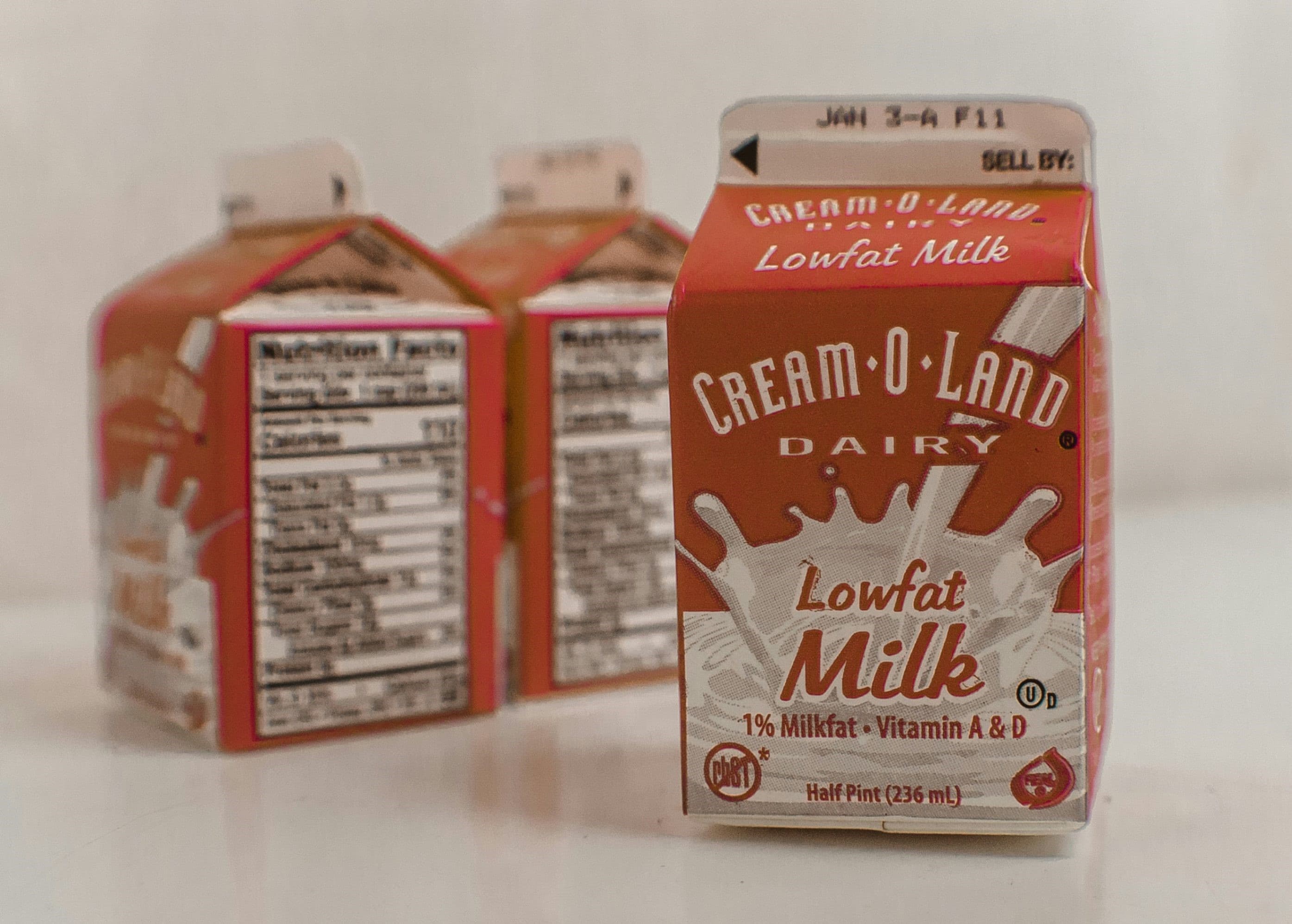 Cover image for Chaos and Chocolate Milk: Confessions of an Overconfident New Teacher